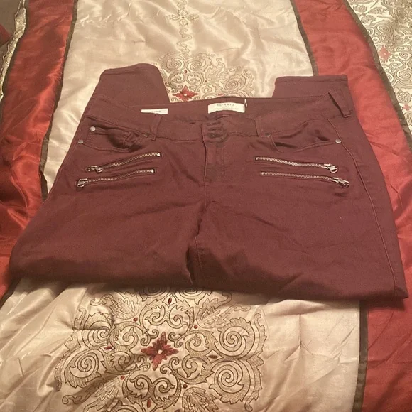 Maroon Torrid Denim jeggings - Picture 4 of 6